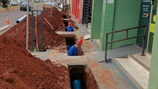 Substituição de rede de abastecimento de água na Av. Santos Dumont